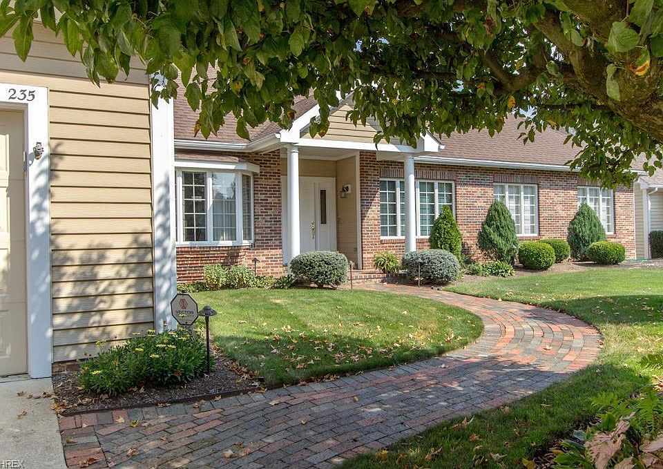 1st image of 235 Lake Pointe Dr