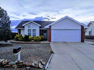 31 Apache Plume Rd, Los Lunas, NM 87031
