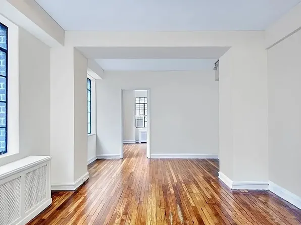 320 East 42nd Street image 1 of 10