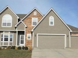 1824 NE Park Ridge Cir, Lees Summit, MO 64064