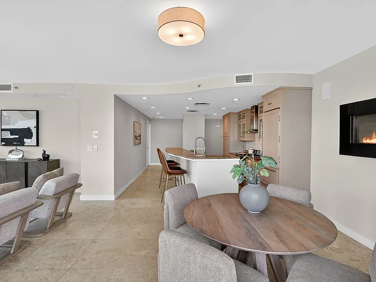 1 Miranova Pl #1840 — Photo 4