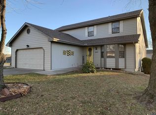 2800 SW Arvonia Pl, Topeka, KS 66614