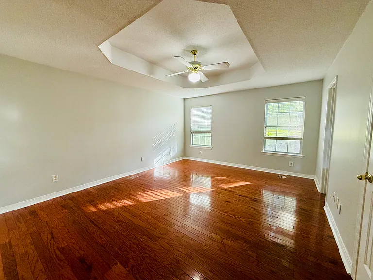 570 Becky Ln — Photo 7