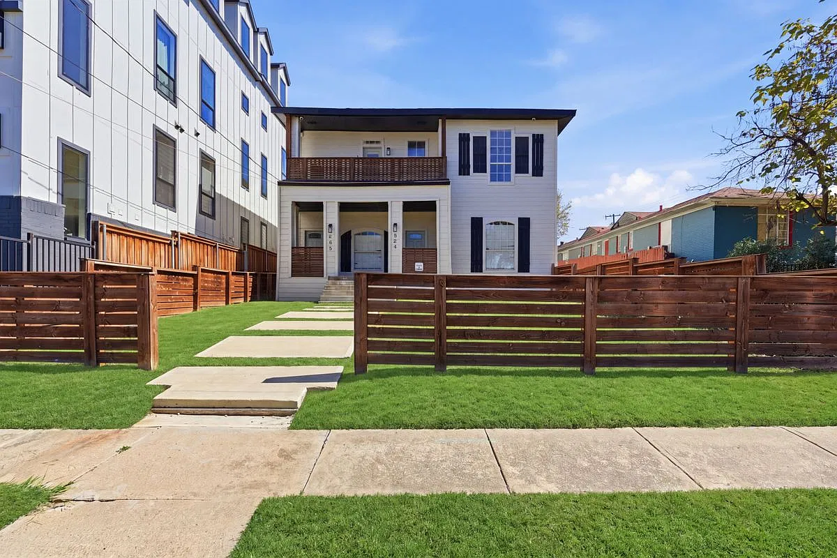 506 N Lancaster Ave — Photo 1