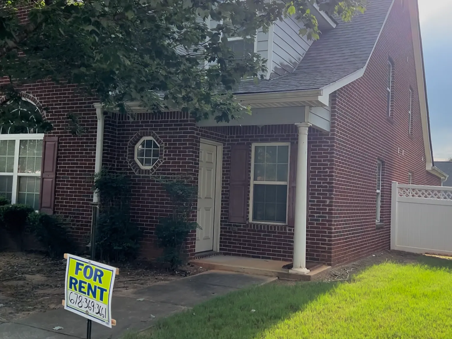 3 bed, 2008 sqft, $2,095 — Photo 1