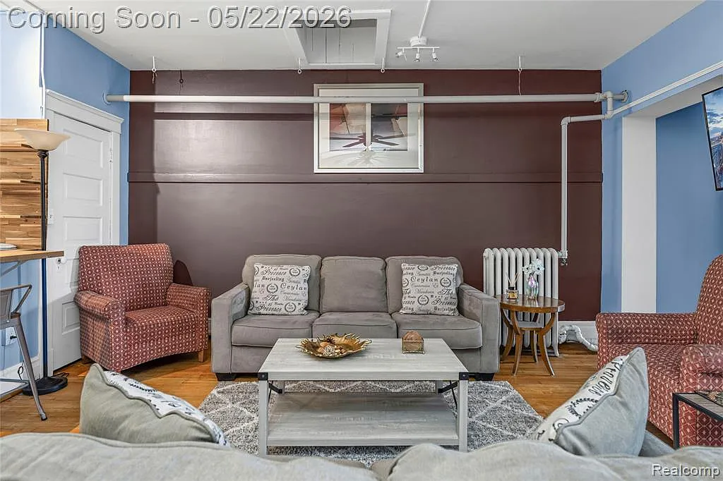 211 N Main St — Photo 1