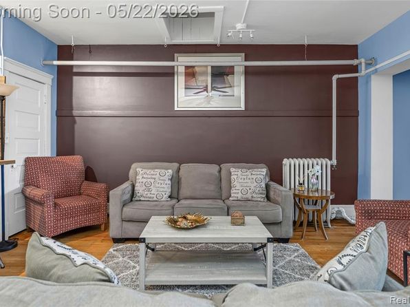 211 N Main St APT 1