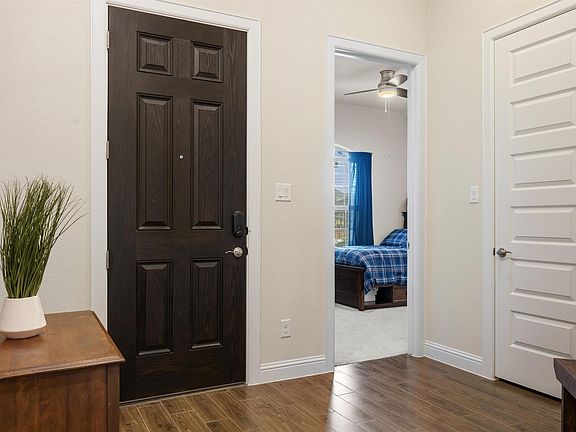 5th image of 109 Buffalo View Ln