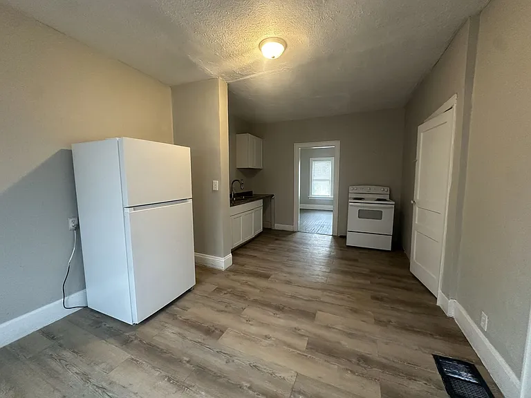 2676 Sullivant Ave — Photo 5