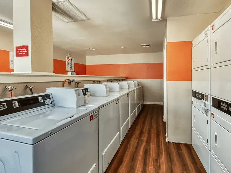 Gilbert Square Apartments — Photo 15