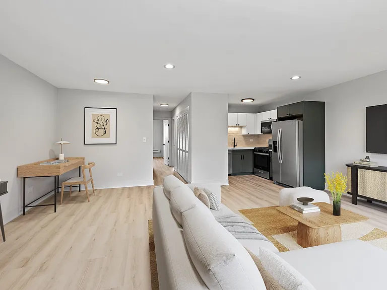 5616 N Washtenaw Ave #305 — Photo 2