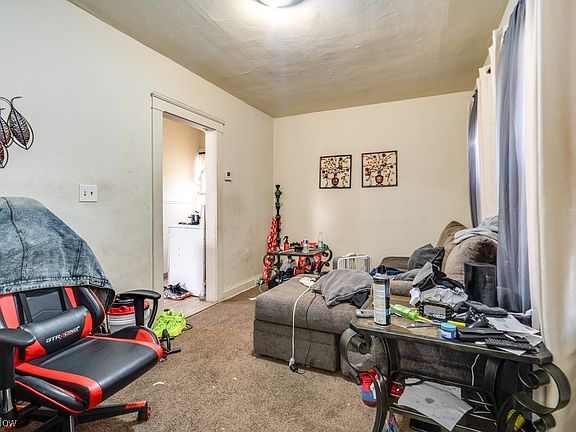 4th image of 13418 Durkee Ave