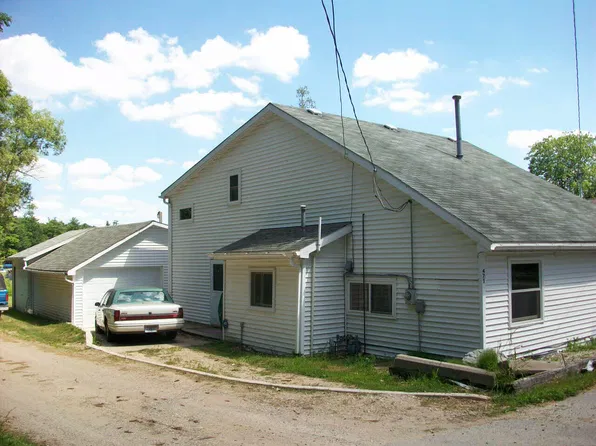 471 Pine Dr, Greenville, MI 48838