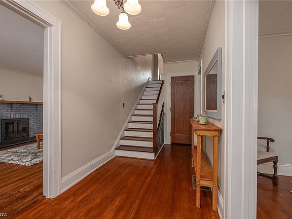 4th image of 1502 N Wooster Ave
