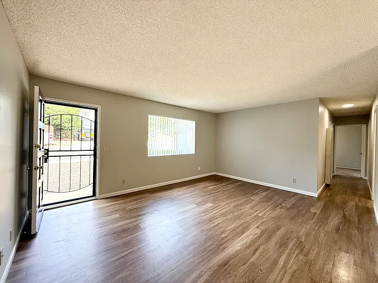 2350 Sea Breeze Dr — Photo 4