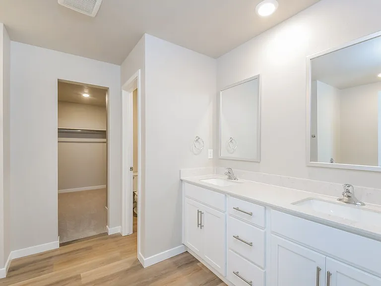 2120 Christina St — Photo 17