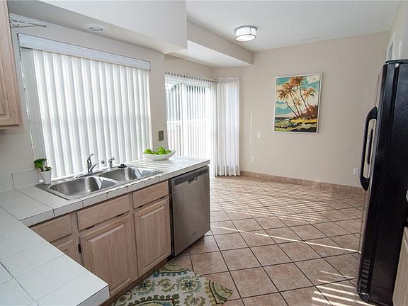 4th image of 944 W Charing Cross Cir