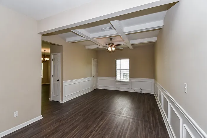 4 bed, 2.5 bath, 2120 sqft, $1,975 — Photo 2