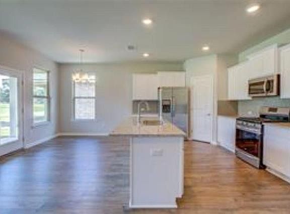 3rd image of 274 Windsor Woods Dr