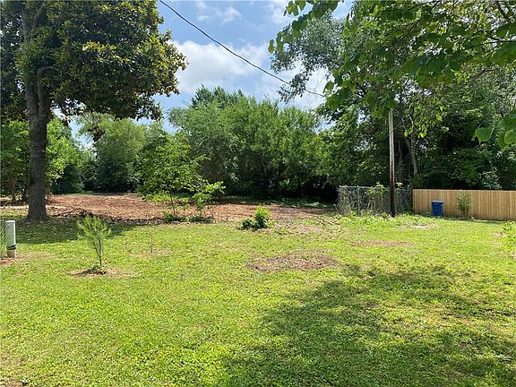 4th image of 907 NW 9th St