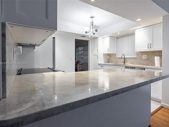 2nd image of 1318 Castile Ave