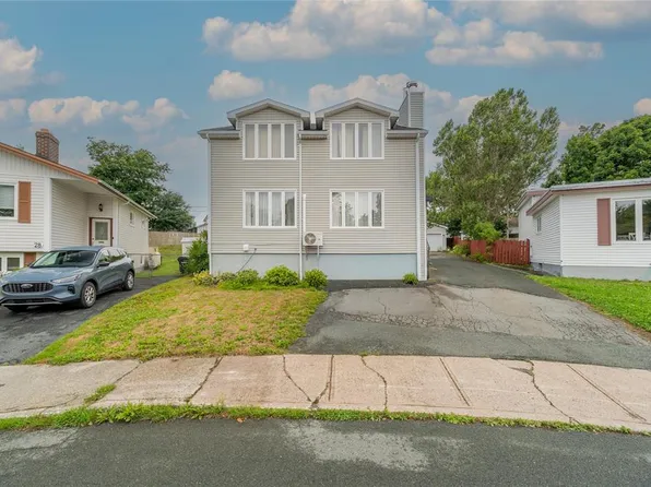26 Lloyd Crescent, St. John's, NL A1E2H8