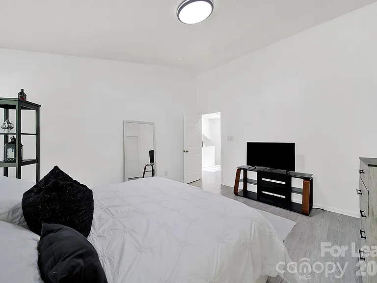 10541 Haddington Dr NW — Photo 21
