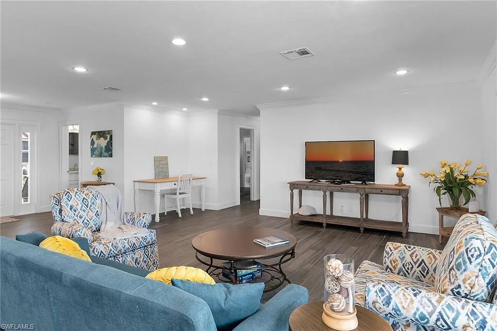 3 bed, 3.0 bath, 2192 sqft, $4,375 — Photo 4