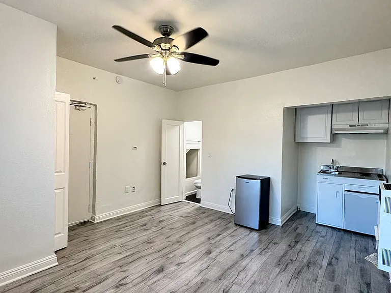 934 Arapahoe St #100 — Photo 3