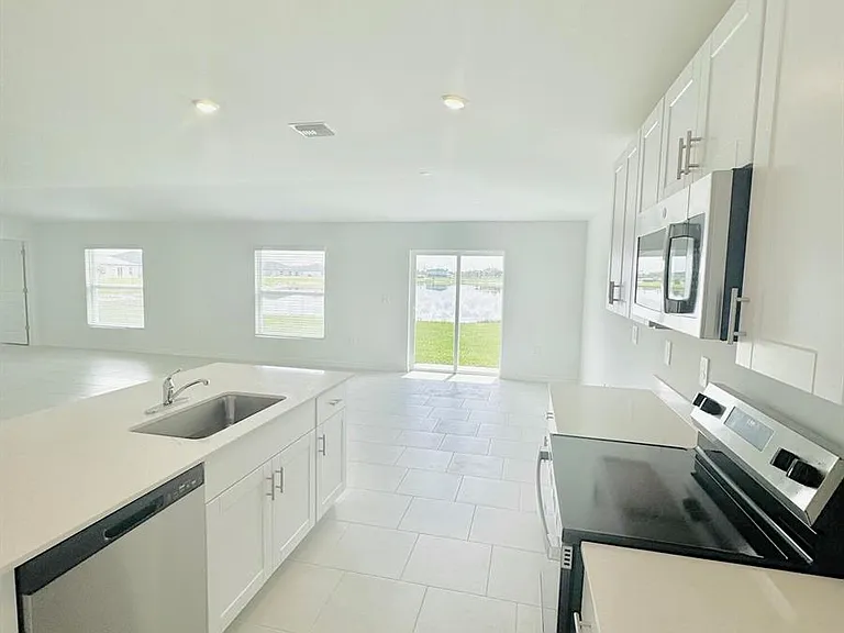 17124 Pompeii Way — Photo 3