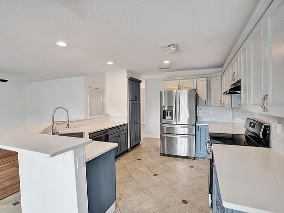 4th image of 9352 Cascade Court
