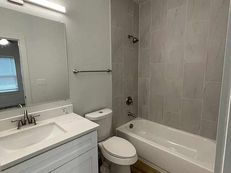 524 W Florence St — Photo 9