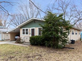 215 College Ct, Iowa City, IA 52245