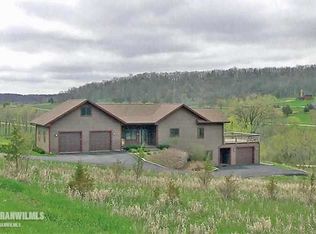 2 Sugarcreek Trl, Galena, IL 61036