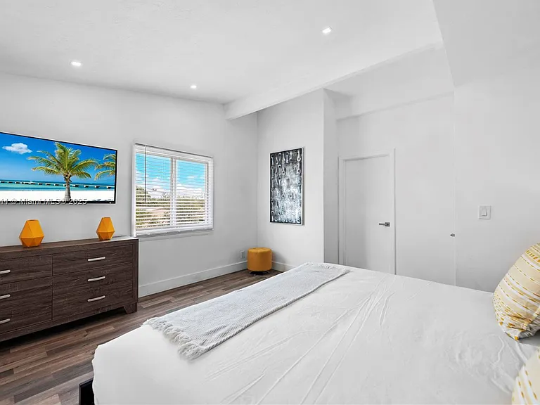 4322 Polk St — Photo 35