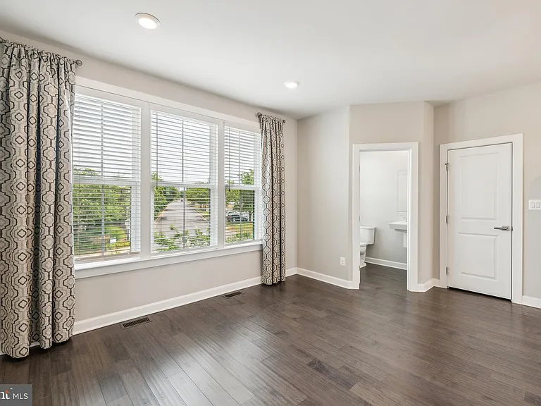13212 Woodland Park Rd — Photo 14