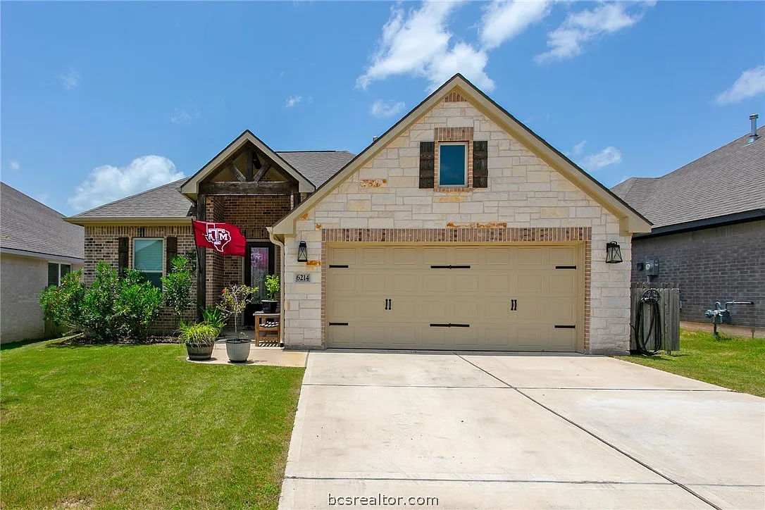4 bed, 1780 sqft, $2,300 — Photo 1