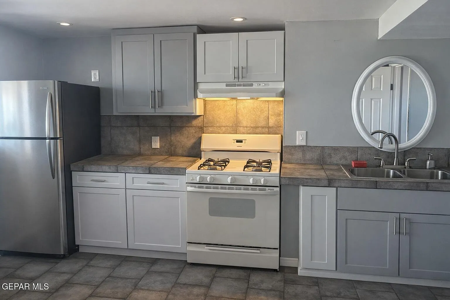 1 bed, 1.0 bath, 450 sqft, $550 — Photo 2