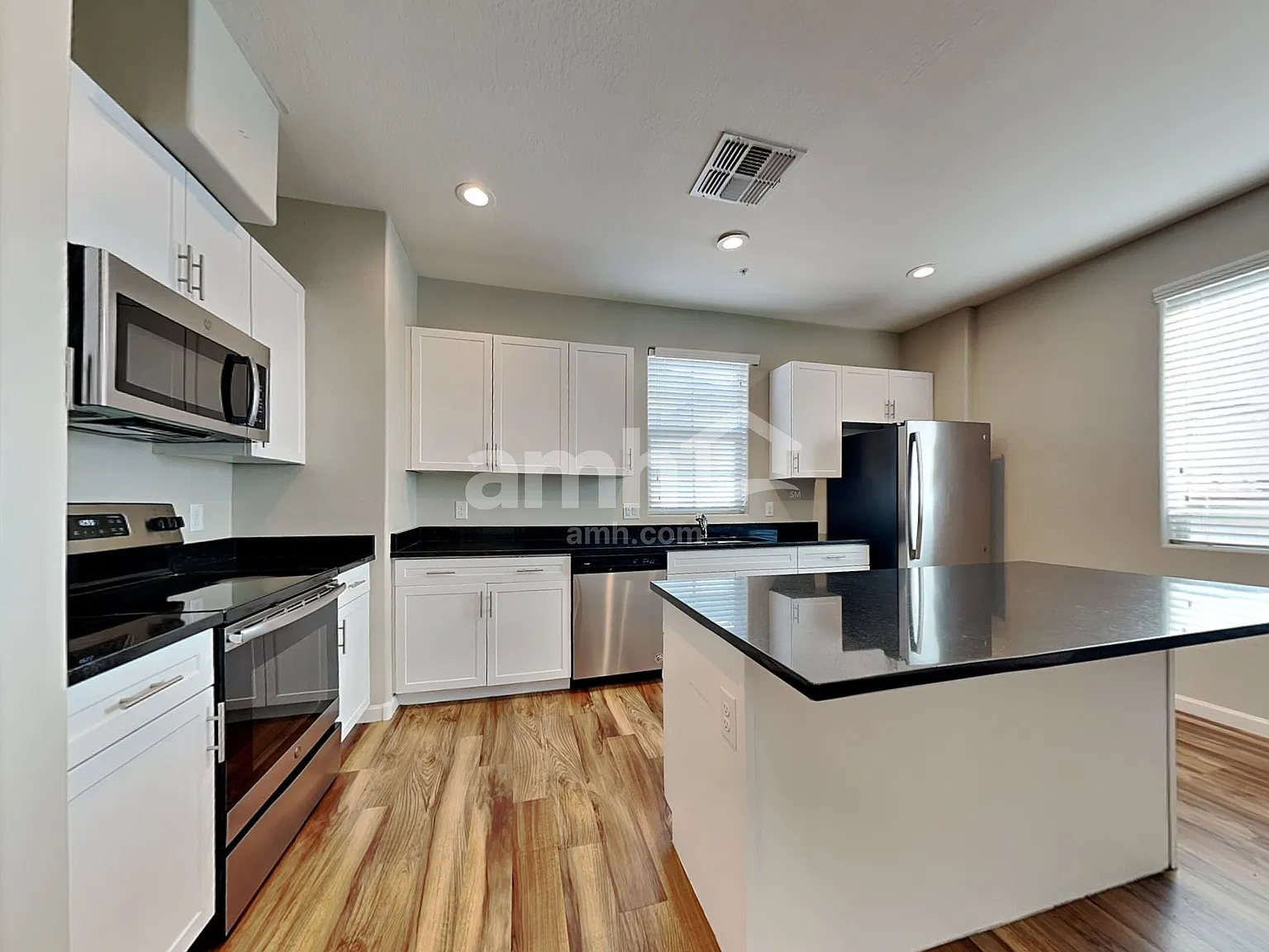4 bed, 3.0 bath, 2470 sqft, $2,210 — Photo 3