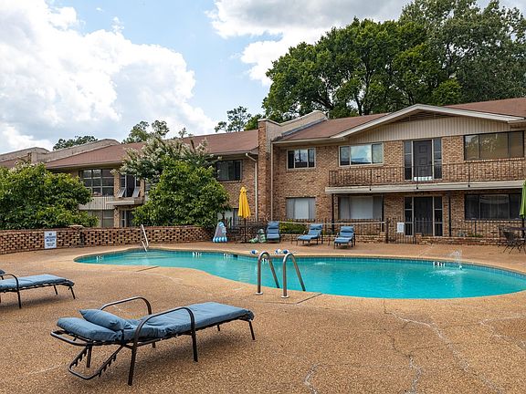 2nd image of 4400 Poplar Ave APT 31