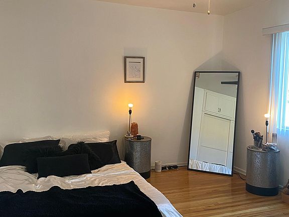 4th image of 905 N Sweetzer Ave APT 15