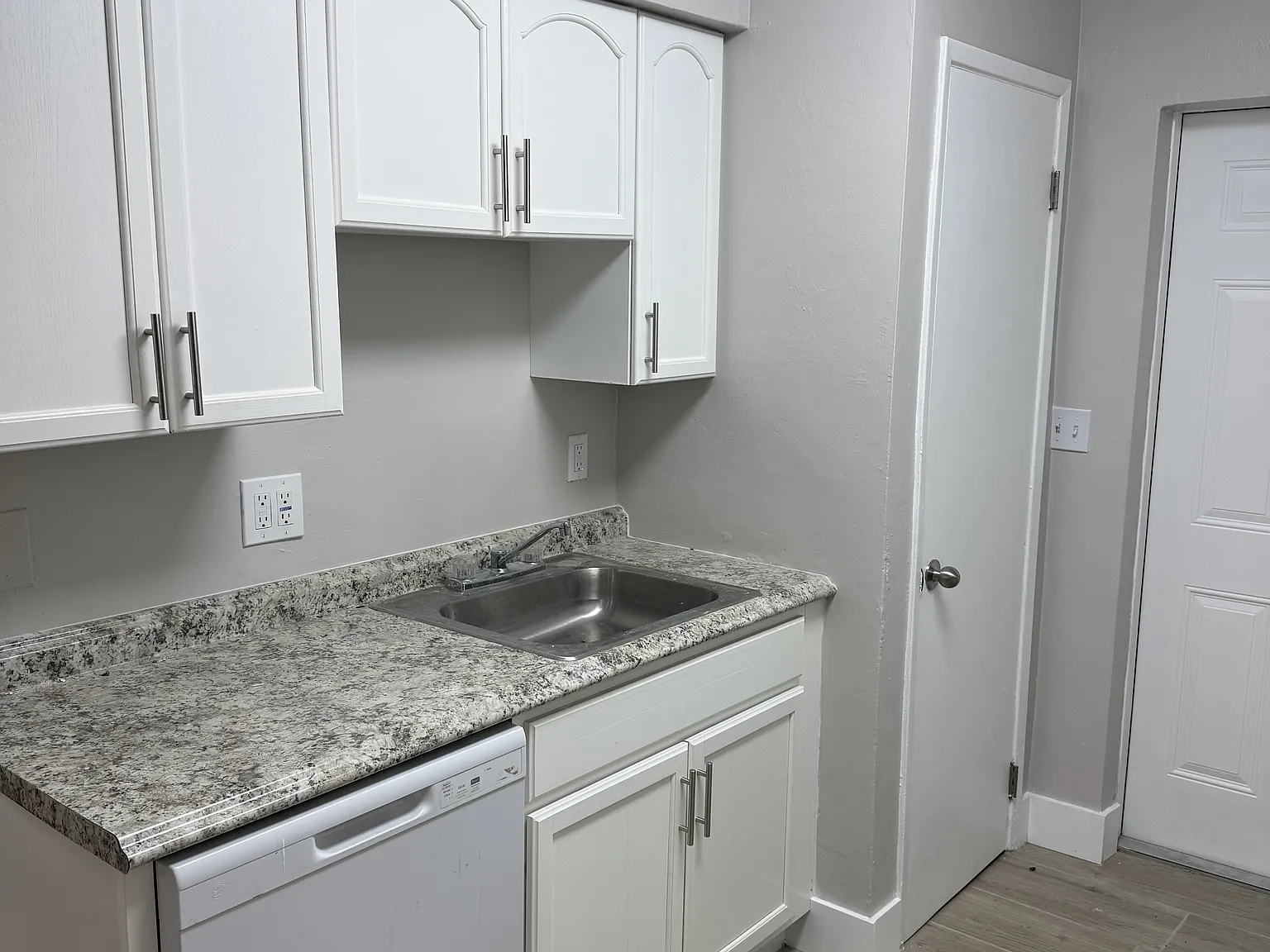759 NE 13TH CT - 3 — Photo 4