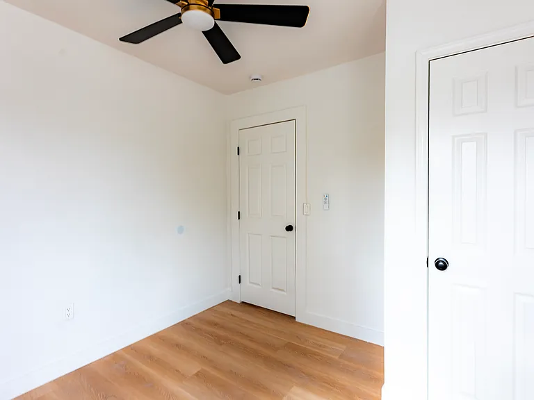 784 E Walton St #B — Photo 14