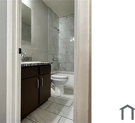 3 bed, $2,995 — Photo 4