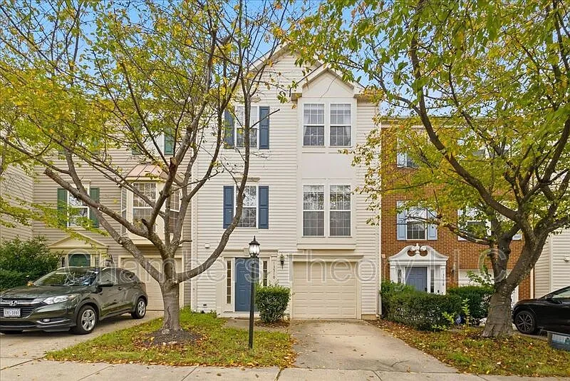 3 bed, 3.0 bath, 1660 sqft, $3,200 — Photo 1
