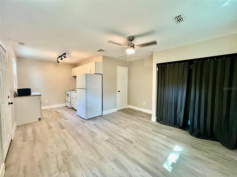 1709 E Chelsea St #B — Photo 2