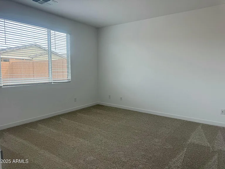 2890 E Frontiersman Ln — Photo 6