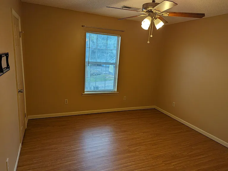 168 Riverview Dr #1 — Photo 17