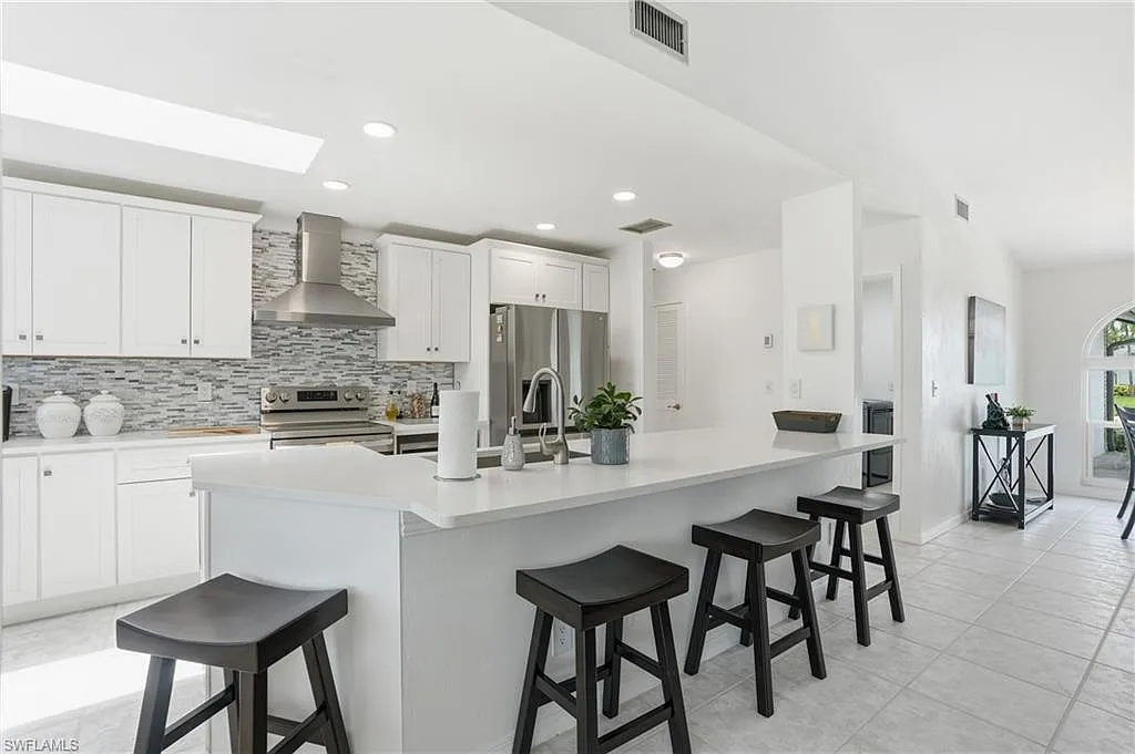 3 bed, 2.0 bath, 1457 sqft, $4,000 — Photo 4