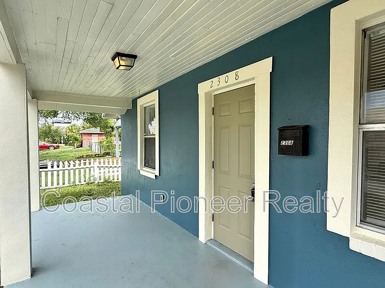 2308 E 15th Ave — Photo 2